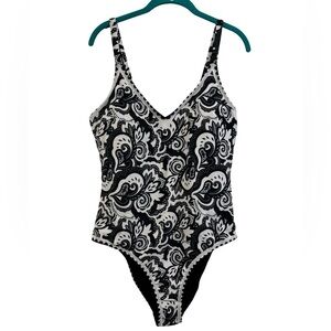 SHEIN Black and White Paisley One Piece Swimsuit